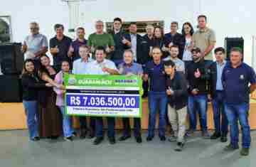 Gugu Bueno e prefeito Ronaldo Cazella assinam ordem de serviço para recape de R$ 7 milhões em Guaraniaçu